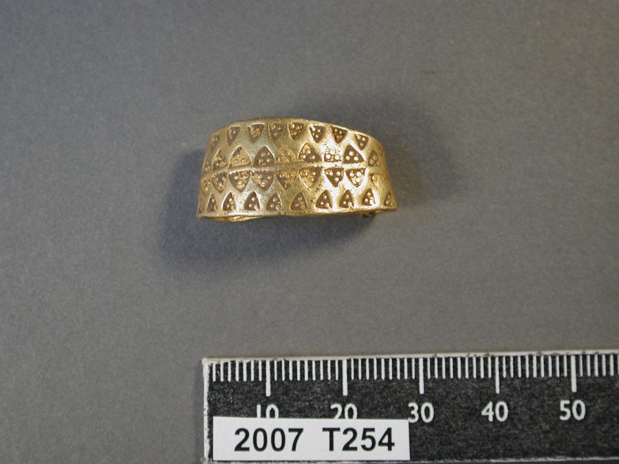 A gold stamped finger ring found near Newark, Nottinghamshire. (c) Portable Antiquities Scheme, CC BY-SA 4.0