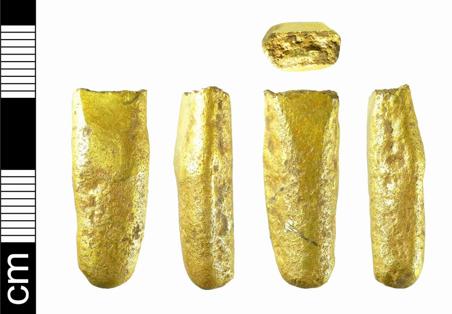 A gold ingot found near Preston Capes, Northamptonshire. (c) Portable Antiquities Scheme, CC BY-SA 4.0