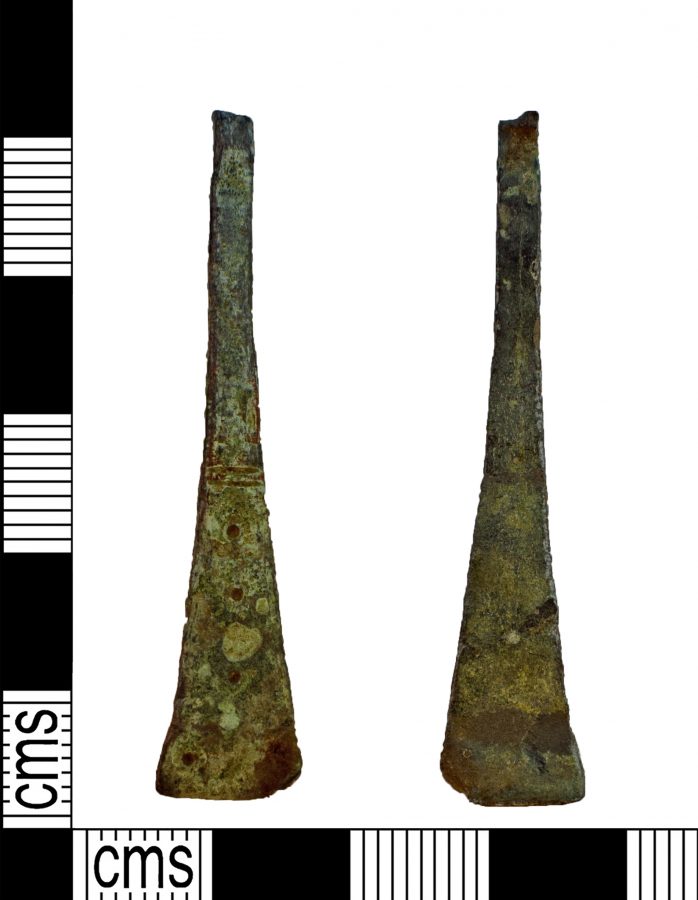 Copper-alloy tweezers found near Titchmarsh, Northamptonshire. (c) Portable Antiquities Scheme, CC BY-SA 4.0