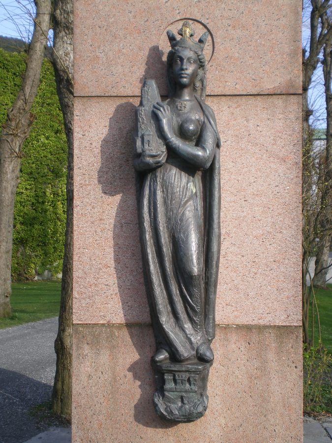 Modern statue of St Sunnifa in Bergen, Norway
